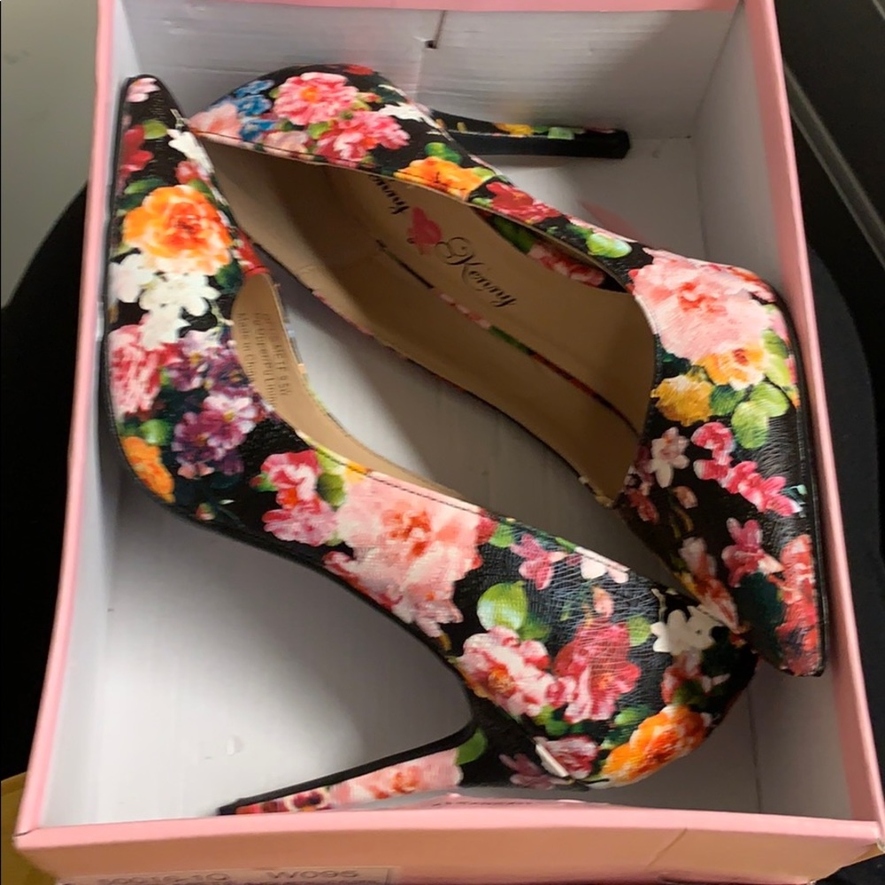 Penny Loves Kenny Black Floral Pumps sz 9.5